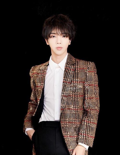 圈内扒爷爆料顶流,扒爷揭露娱乐圈风云变幻 第2张 圈内扒爷爆料顶流,扒爷揭露娱乐圈风云变幻 第2张